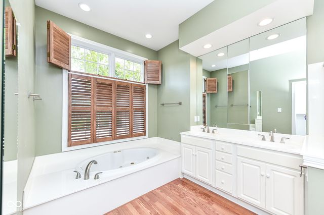 11483 Lake Stonebridge Lane, Fishers, IN 46037