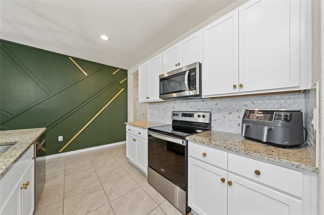 687 GRIFFON AVENUE, Lake Alfred, FL 33850