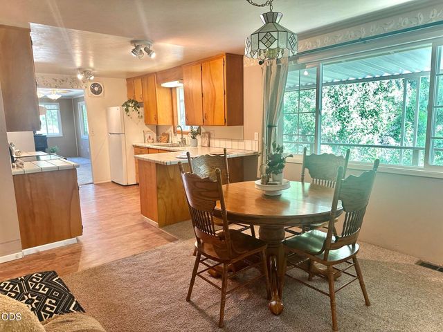 624 Crowson Road, Ashland, OR 97520