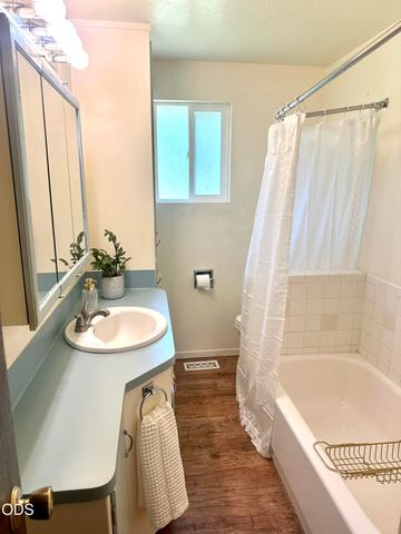 624 Crowson Road, Ashland, OR 97520