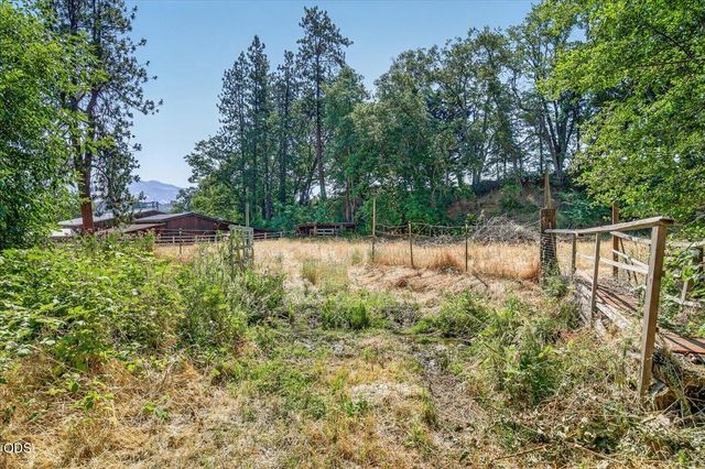 624 Crowson Road, Ashland, OR 97520
