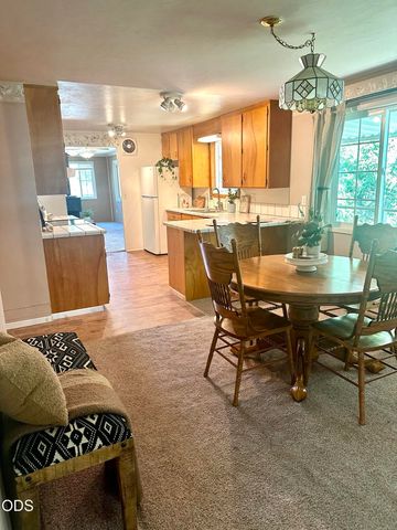 624 Crowson Road, Ashland, OR 97520