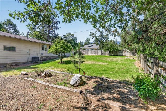 624 Crowson Road, Ashland, OR 97520