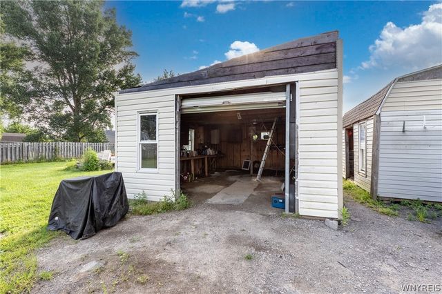 7267 Bear Ridge Rd, Pendleton, NY 14120