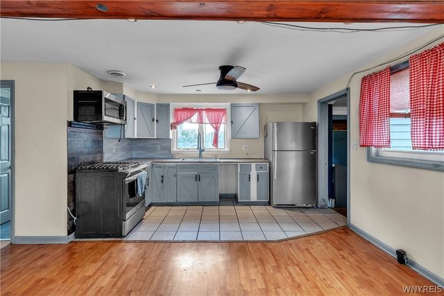 7267 Bear Ridge Rd, Pendleton, NY 14120