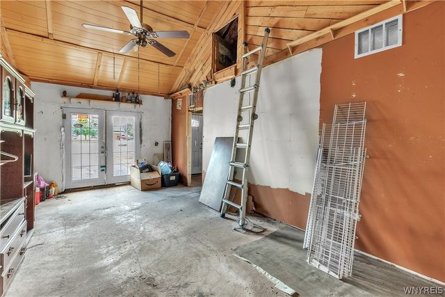 7267 Bear Ridge Rd, Pendleton, NY 14120