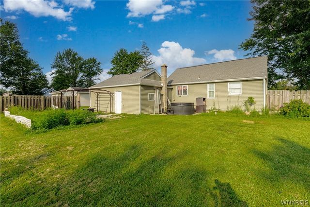 7267 Bear Ridge Rd, Pendleton, NY 14120