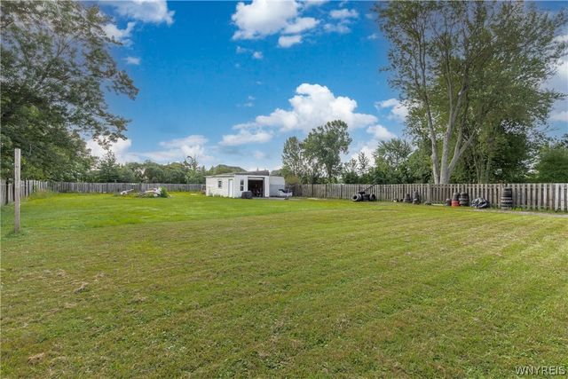 7267 Bear Ridge Rd, Pendleton, NY 14120