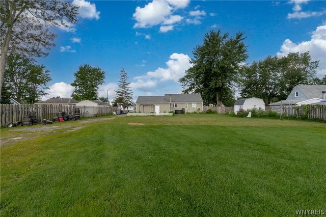7267 Bear Ridge Rd, Pendleton, NY 14120
