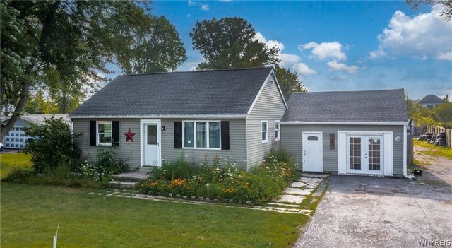 7267 Bear Ridge Rd, Pendleton, NY 14120