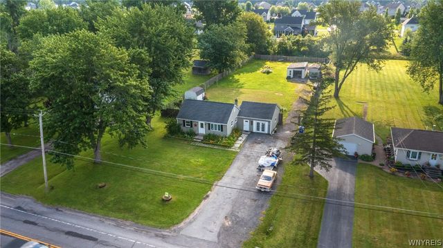 7267 Bear Ridge Rd, Pendleton, NY 14120