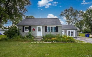 7267 Bear Ridge Rd, Pendleton, NY 14120
