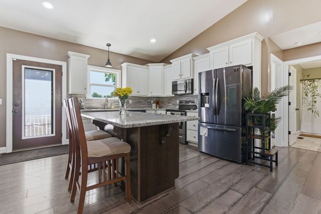 100 Mockingbird Ln, Hartsville, TN 37074