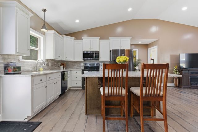 100 Mockingbird Ln, Hartsville, TN 37074