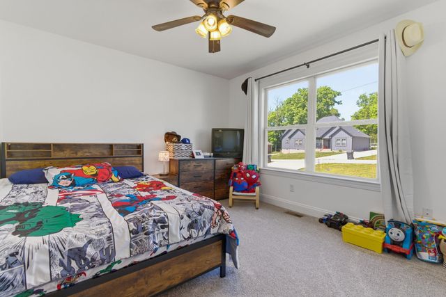 100 Mockingbird Ln, Hartsville, TN 37074