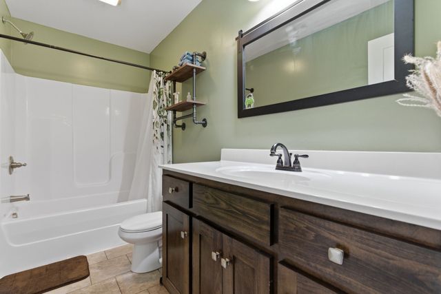 100 Mockingbird Ln, Hartsville, TN 37074