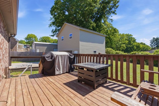 100 Mockingbird Ln, Hartsville, TN 37074