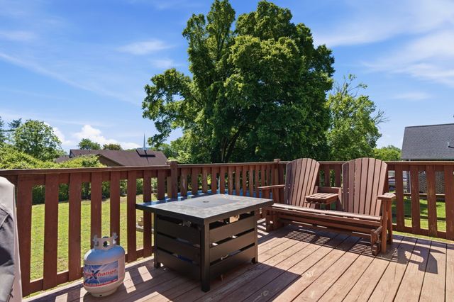 100 Mockingbird Ln, Hartsville, TN 37074