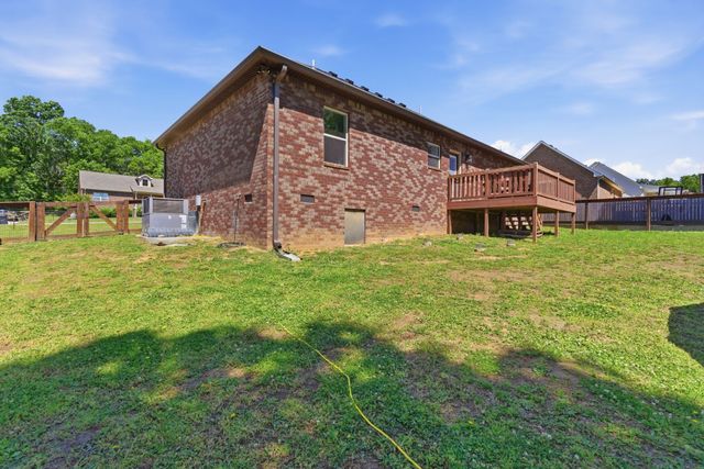 100 Mockingbird Ln, Hartsville, TN 37074