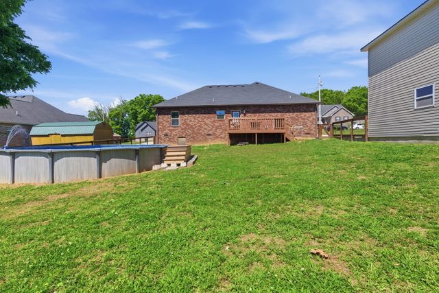 100 Mockingbird Ln, Hartsville, TN 37074
