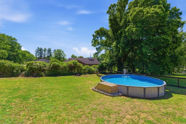 100 Mockingbird Ln, Hartsville, TN 37074