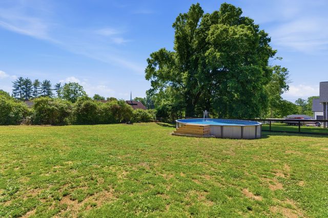 100 Mockingbird Ln, Hartsville, TN 37074