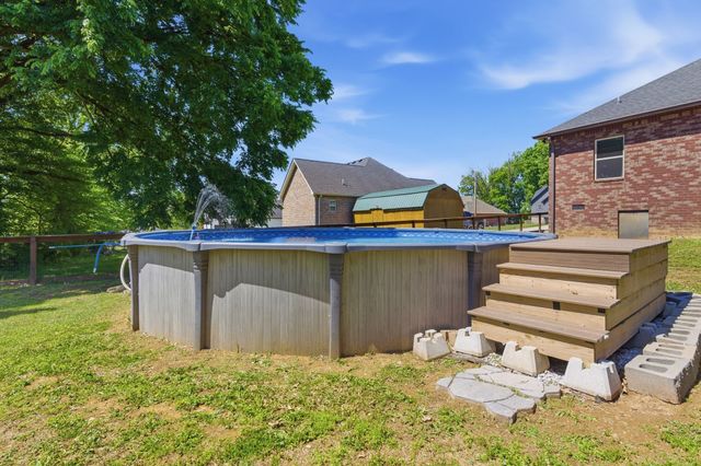 100 Mockingbird Ln, Hartsville, TN 37074
