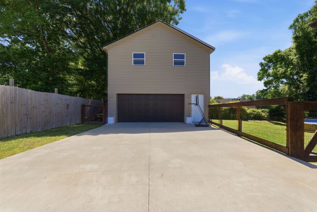 100 Mockingbird Ln, Hartsville, TN 37074