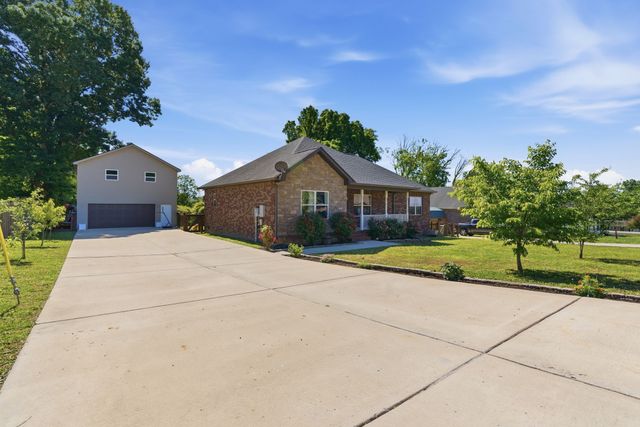 100 Mockingbird Ln, Hartsville, TN 37074