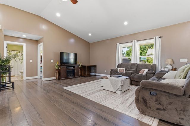 100 Mockingbird Ln, Hartsville, TN 37074