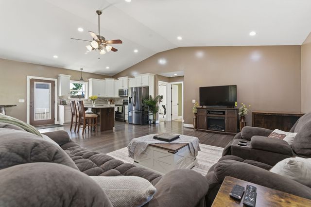 100 Mockingbird Ln, Hartsville, TN 37074