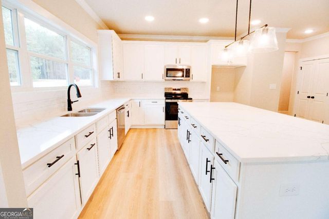 1192 Sunset Cove, Tignall, GA 30668