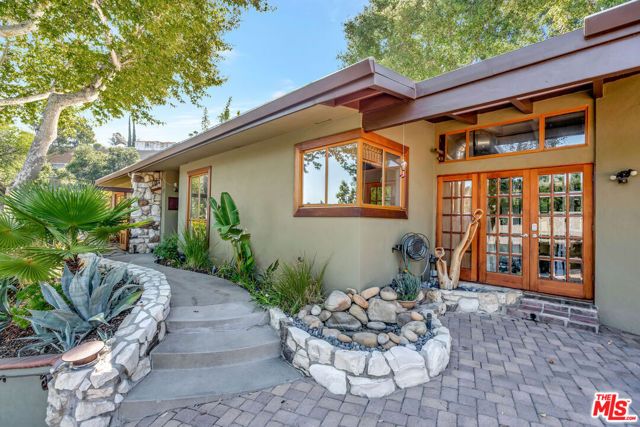 15511 Woodcrest, Sherman Oaks, CA 91403