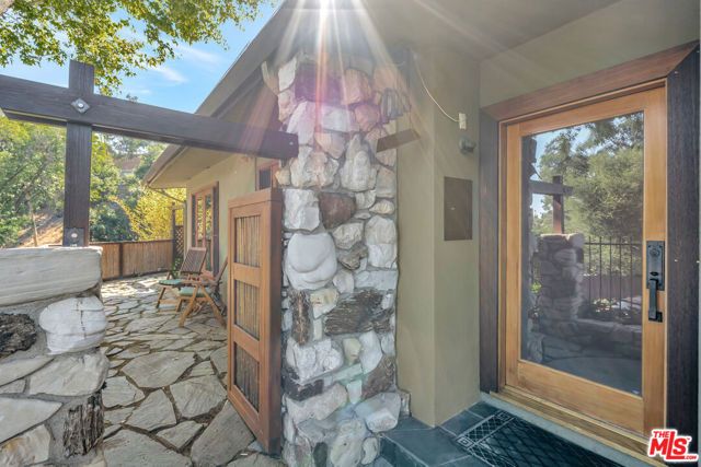 15511 Woodcrest, Sherman Oaks, CA 91403