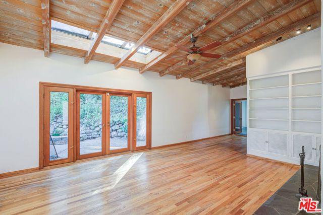 15511 Woodcrest, Sherman Oaks, CA 91403