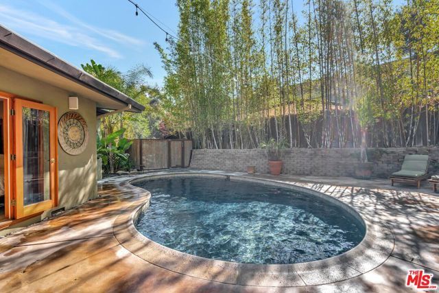 15511 Woodcrest, Sherman Oaks, CA 91403