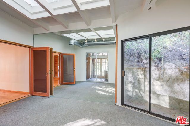 15511 Woodcrest, Sherman Oaks, CA 91403