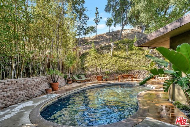 15511 Woodcrest, Sherman Oaks, CA 91403