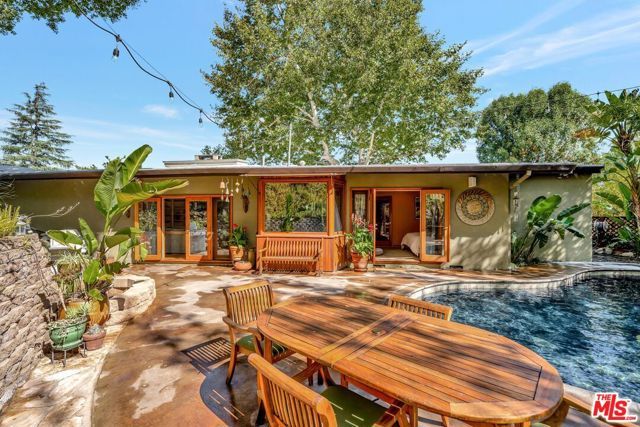 15511 Woodcrest, Sherman Oaks, CA 91403