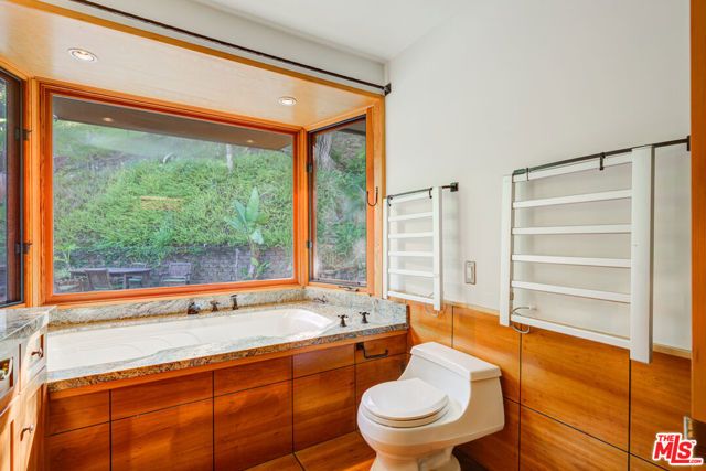 15511 Woodcrest, Sherman Oaks, CA 91403