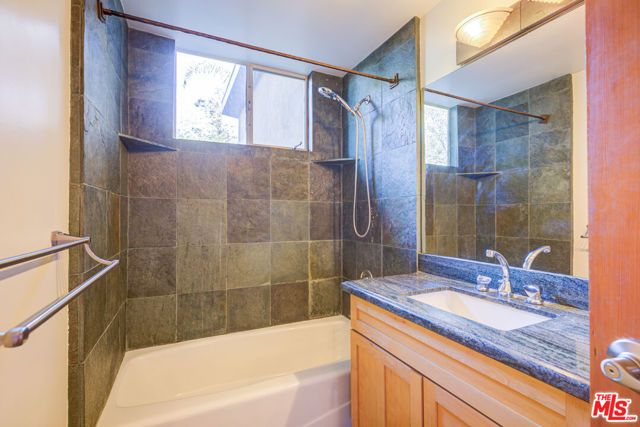 15511 Woodcrest, Sherman Oaks, CA 91403