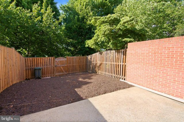 2343 9TH ST S, Arlington, VA 22204