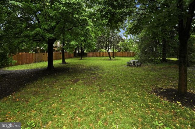 2343 9TH ST S, Arlington, VA 22204