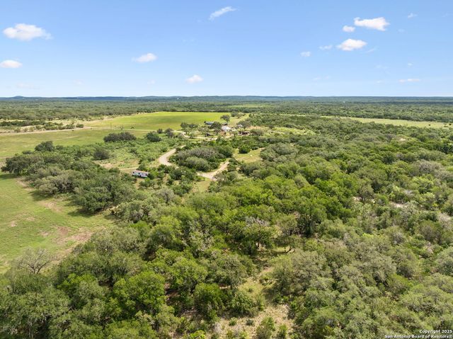 547 county road 3401, Hondo, TX 78861