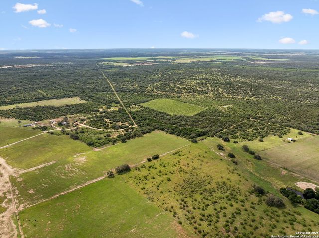 547 county road 3401, Hondo, TX 78861