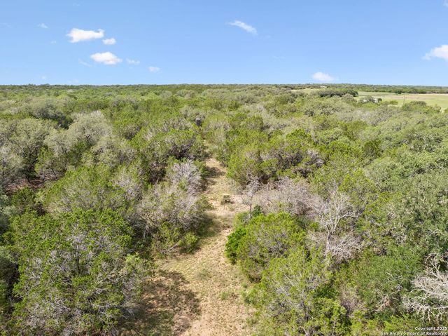 547 county road 3401, Hondo, TX 78861