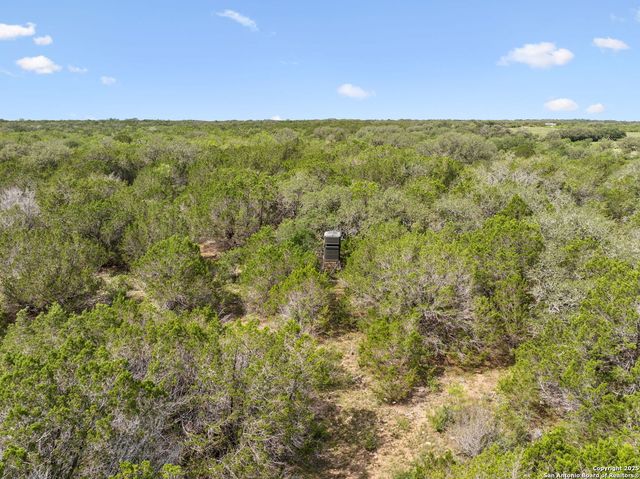 547 county road 3401, Hondo, TX 78861