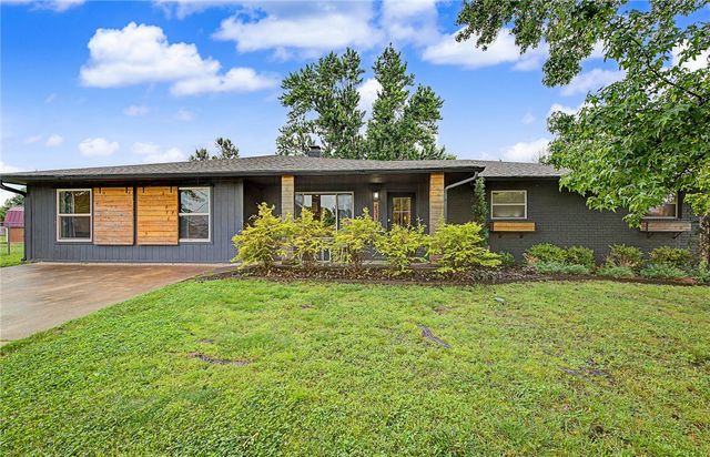 1710 SE Flynt Street, Bentonville, AR 72712