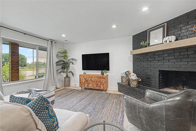 1710 SE Flynt Street, Bentonville, AR 72712