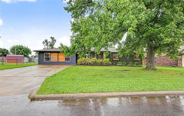 1710 SE Flynt Street, Bentonville, AR 72712